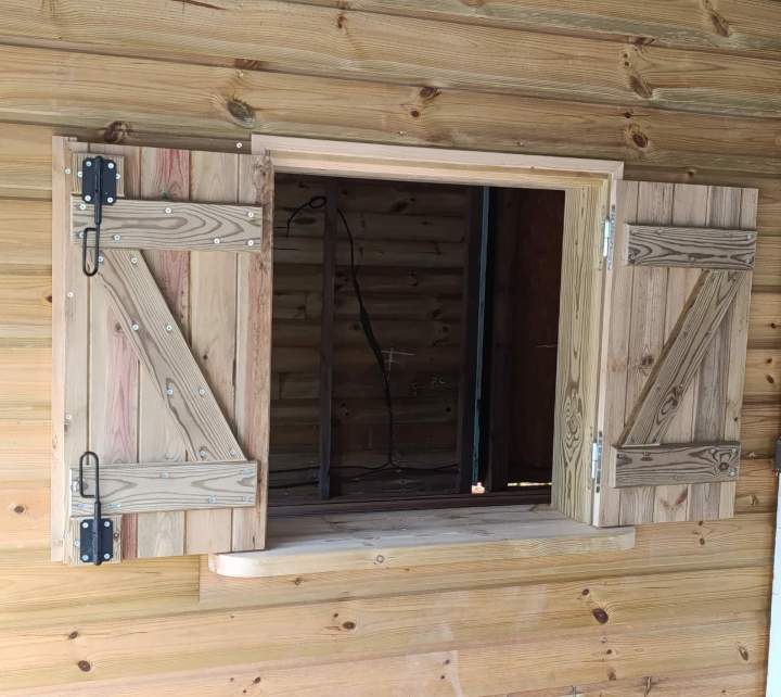 Volets en bois esthétiques Guadeloupe